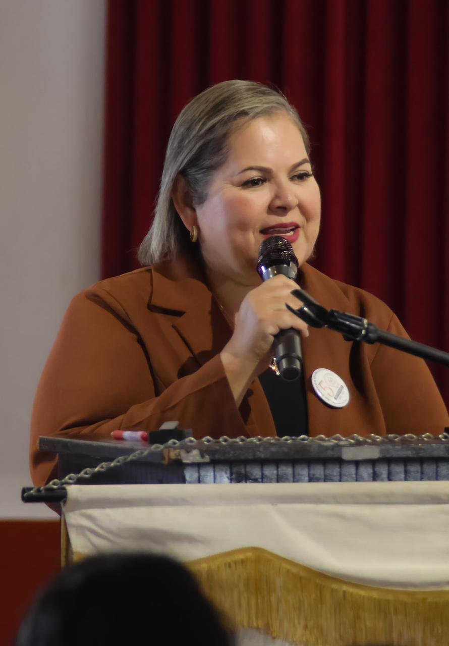 Participa Eva Moreno Guerra en aniversario de asociación cultural en Ensenada