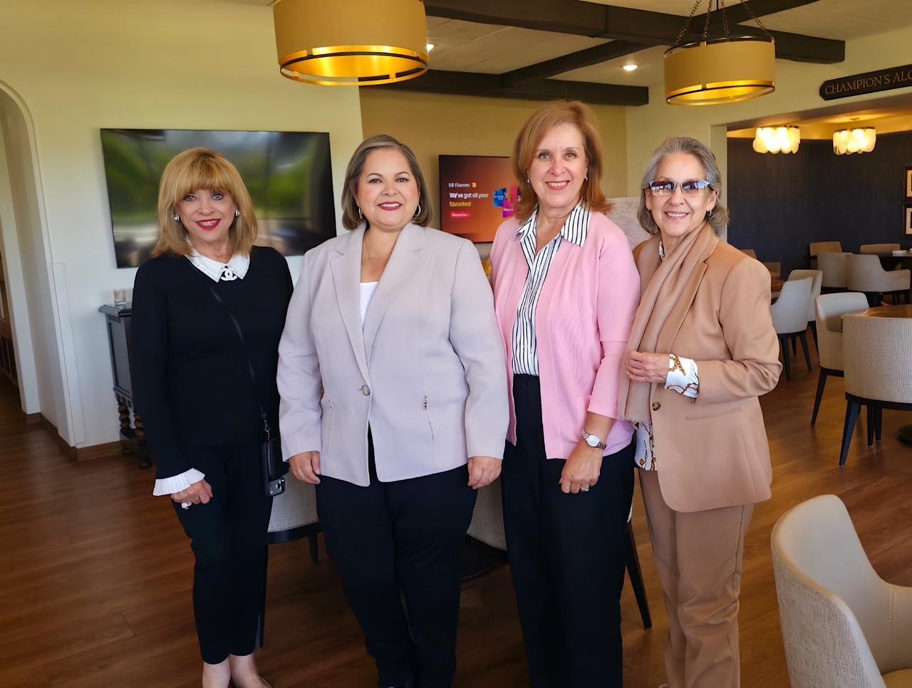 Fortalece Eva Moreno lazos con activistas de San Diego, California.